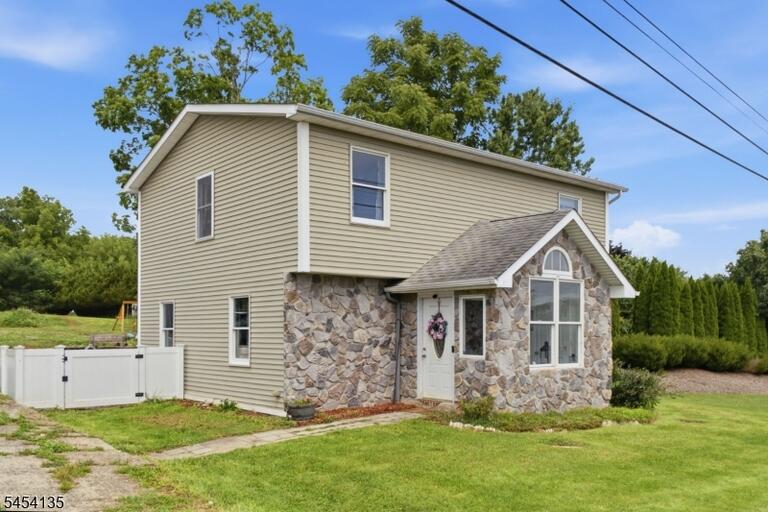Property listing MLS 4047425 photo 1