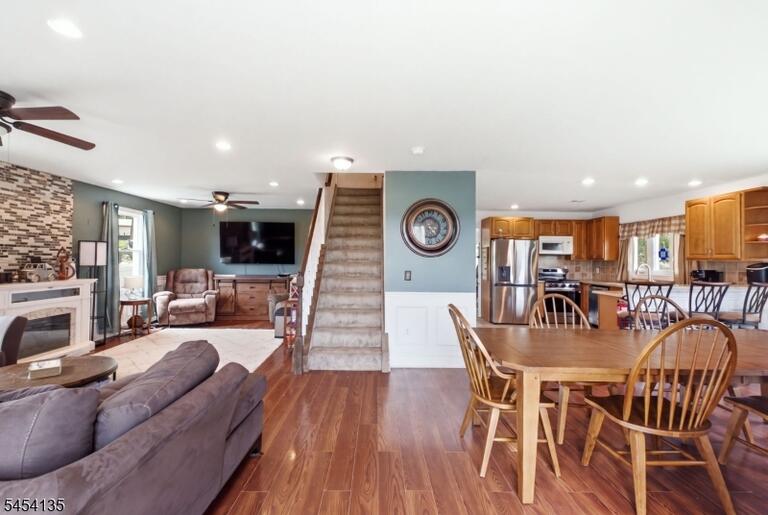 Property listing MLS 4047425 photo 2