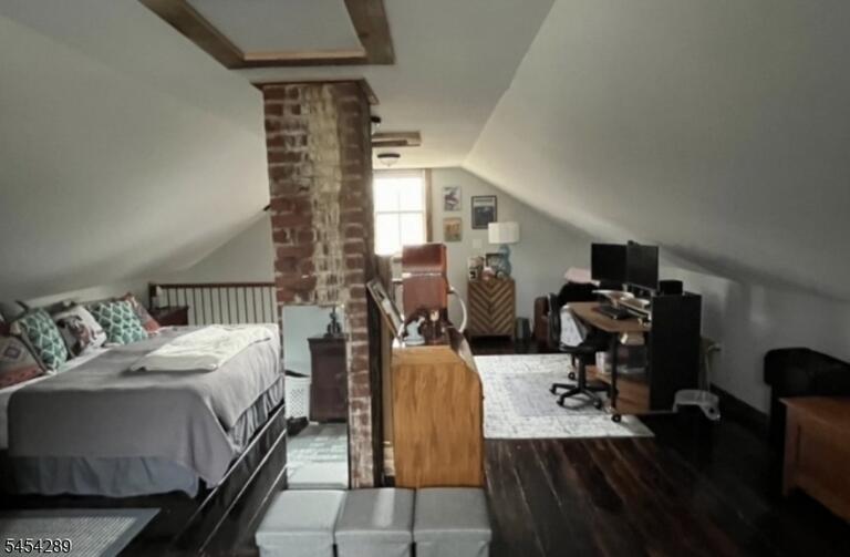 Property listing MLS 4047460 photo 3