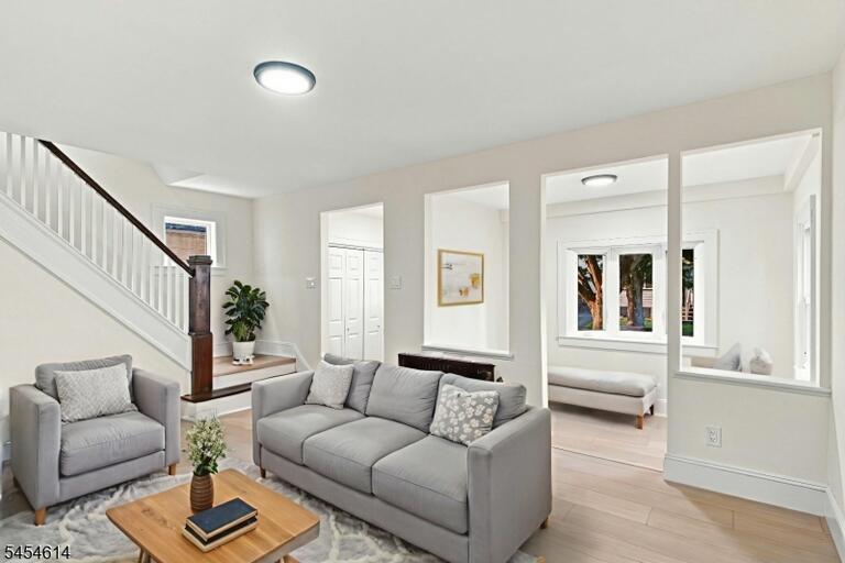 Property listing MLS 4047509 photo 4