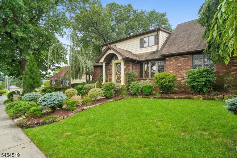 Property listing MLS 4047530 photo 2