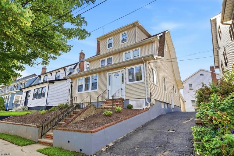 Property listing MLS 4047556 photo 1