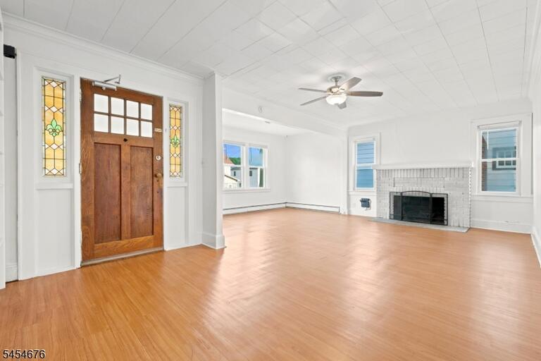 Property listing MLS 4047556 photo 2