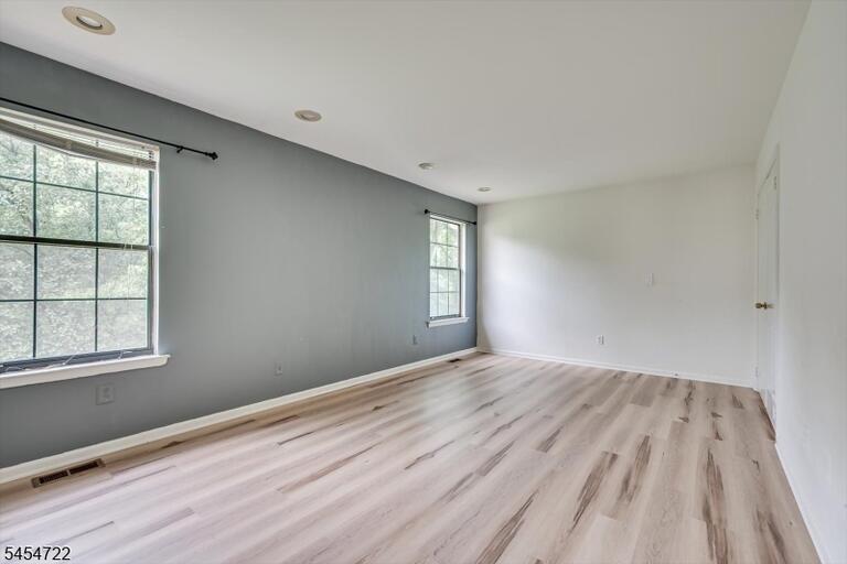 Property listing MLS 4047580 photo 27