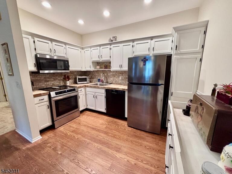 Property listing MLS 4047604 photo 2