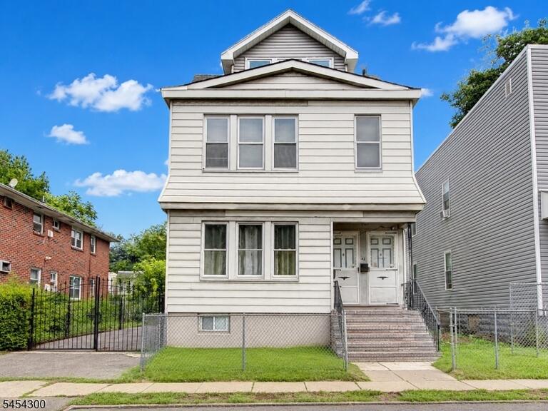 Property listing MLS 4047615 photo 2