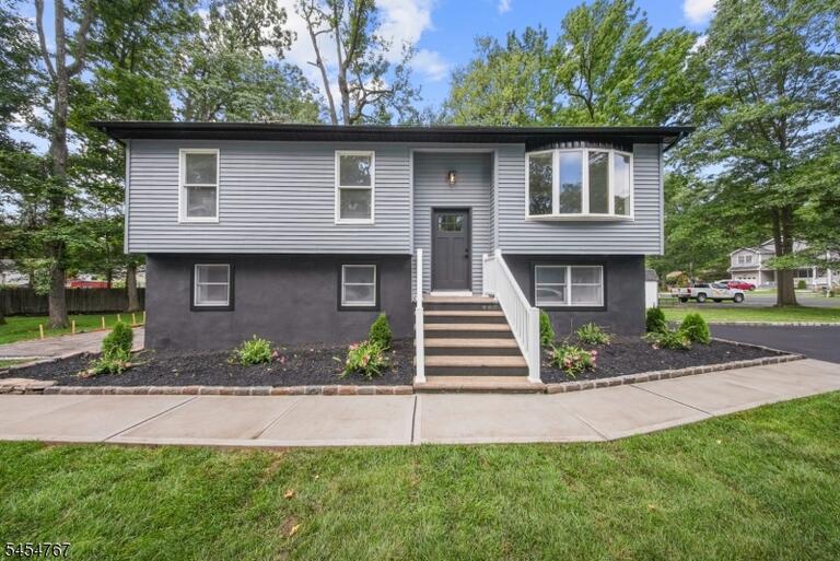 Property listing MLS 4047627 photo 1