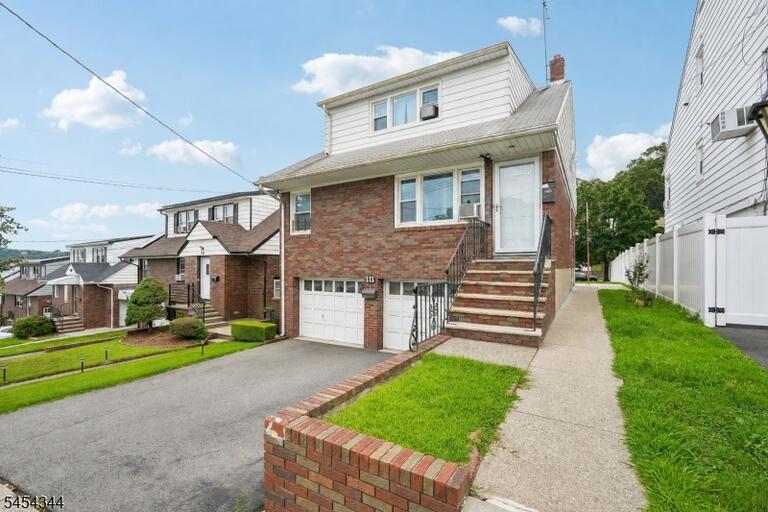 Property listing MLS 4047691 photo 2