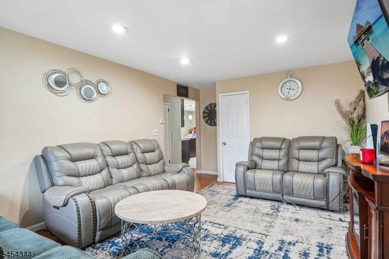 Property listing MLS 4047691 photo 5
