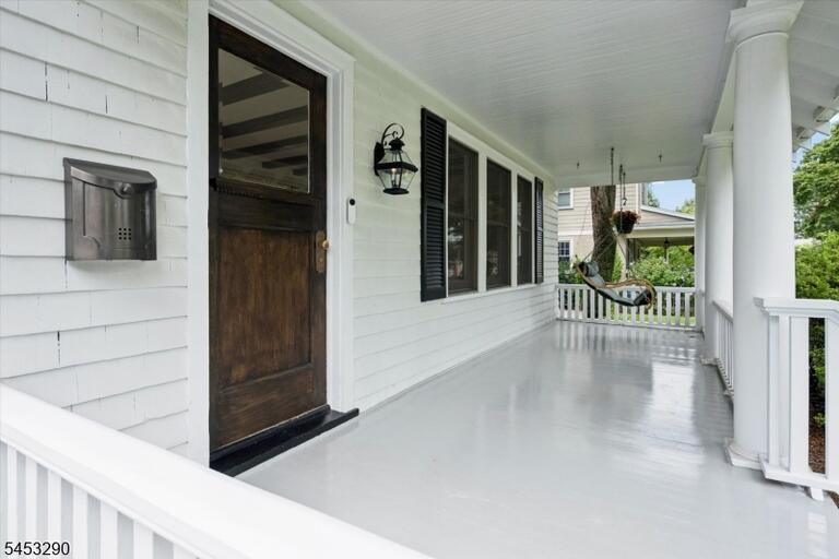 Property listing MLS 4047704 photo 3