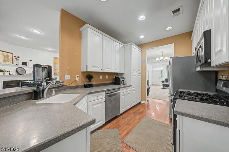 Property listing MLS 4047707 photo 4