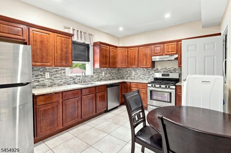 Property listing MLS 4047788 photo 18