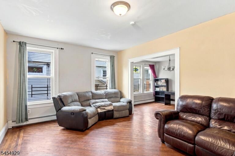 Property listing MLS 4047788 photo 3