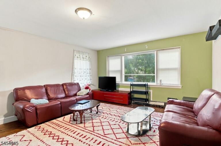 Property listing MLS 4047804 photo 2