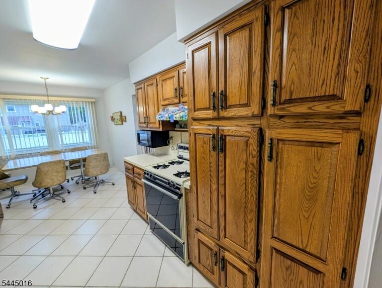 Property listing MLS 4047828 photo 9