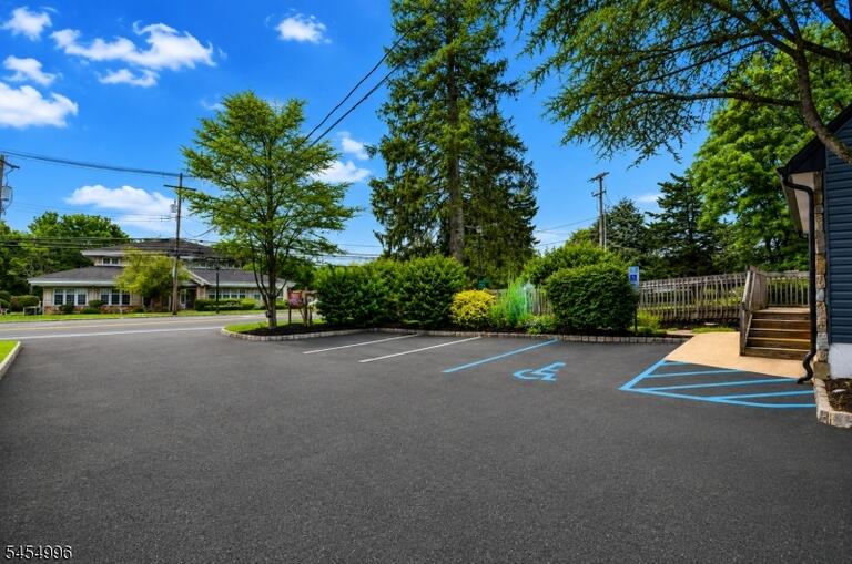 Property listing MLS 4047835 photo 3