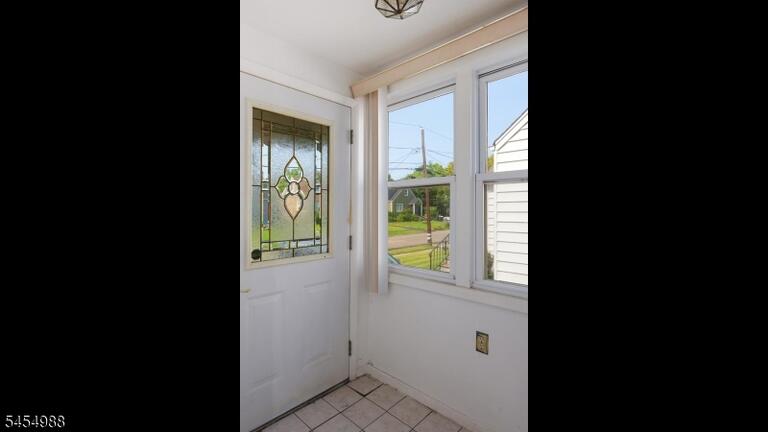 Property listing MLS 4047843 photo 3