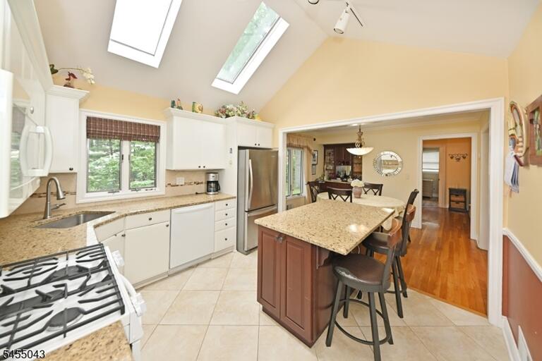 Property listing MLS 4047859 photo 11