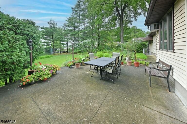 Property listing MLS 4047859 photo 23