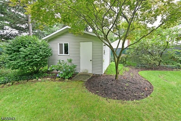 Property listing MLS 4047859 photo 25