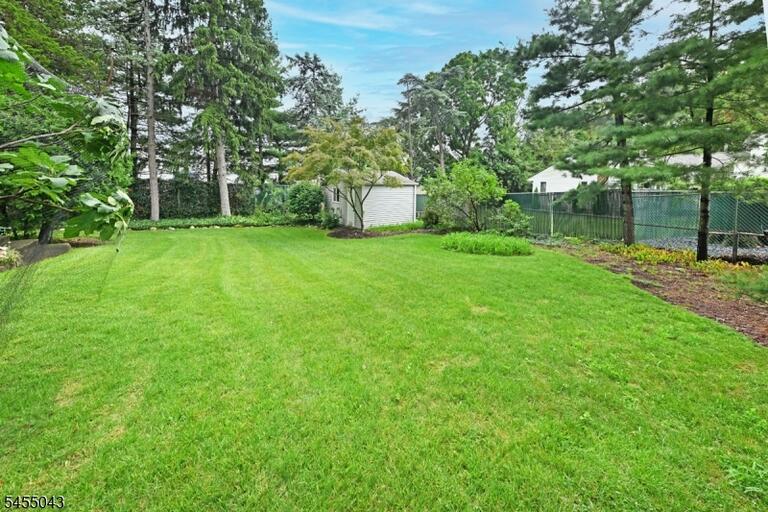 Property listing MLS 4047859 photo 4