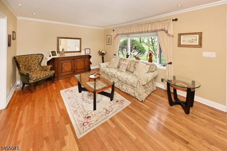 Property listing MLS 4047859 photo 6