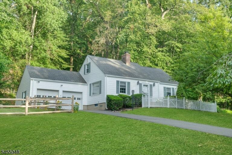 Property listing MLS 4047869 photo 3