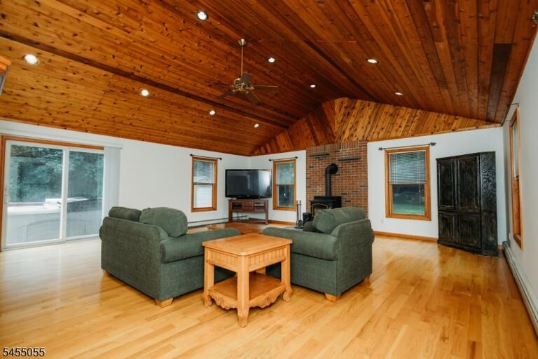 Property listing MLS 4047881 photo 10