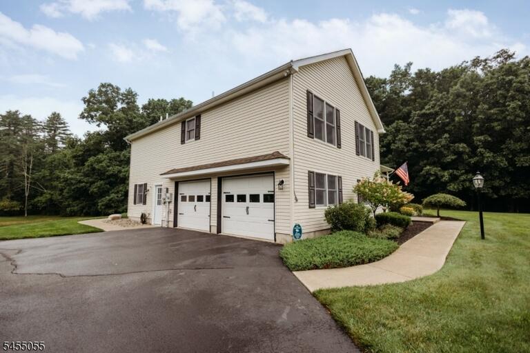 Property listing MLS 4047881 photo 2