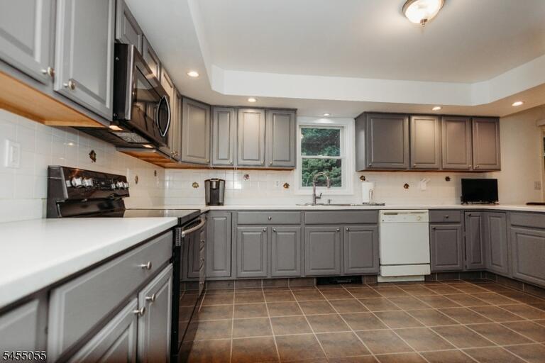 Property listing MLS 4047881 photo 4