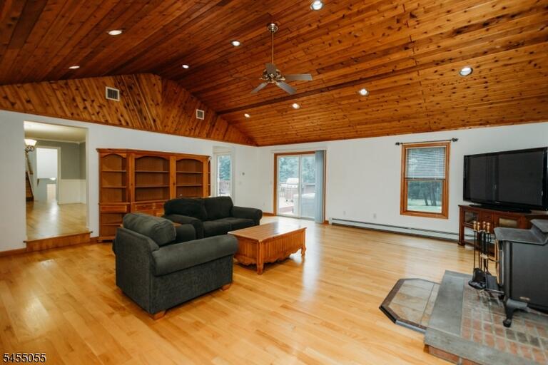 Property listing MLS 4047881 photo 9