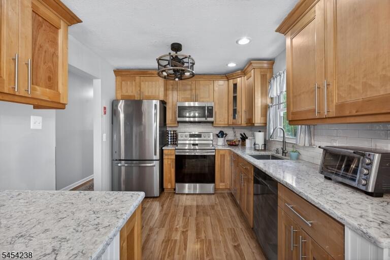 Property listing MLS 4047888 photo 3
