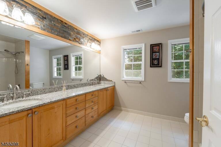 Property listing MLS 4047925 photo 43