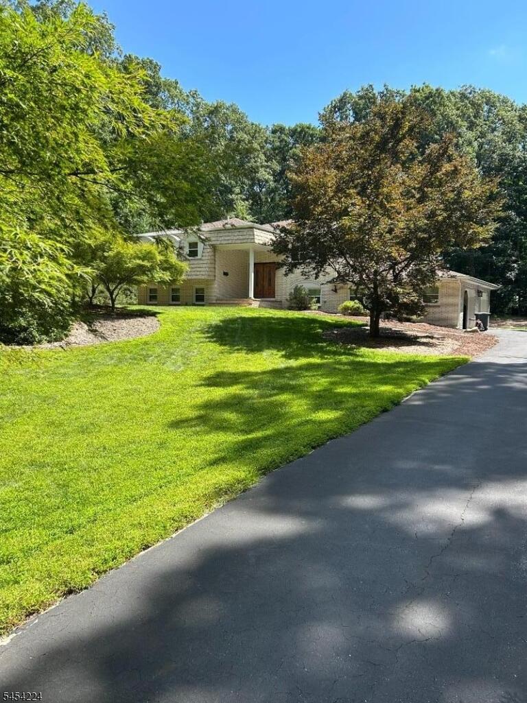 Property listing MLS 4047959 photo 2