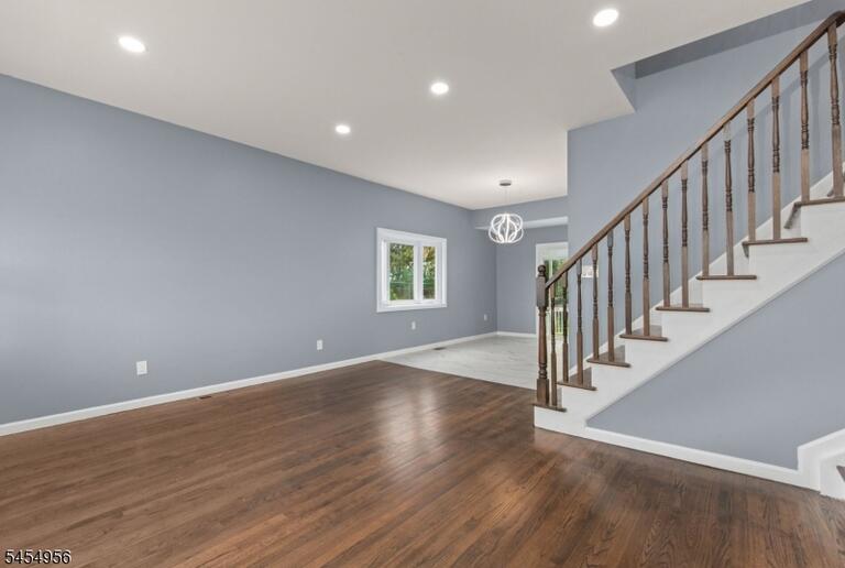Property listing MLS 4047978 photo 3