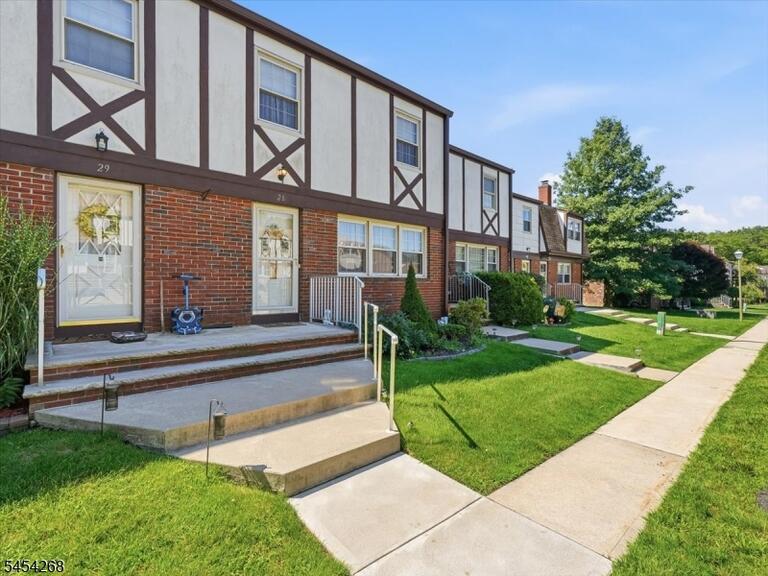 Property listing MLS 4047991 photo 1