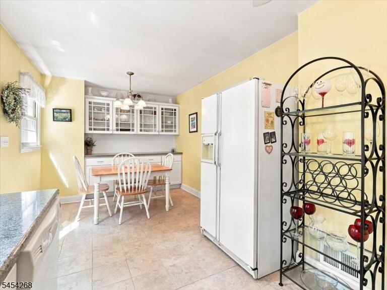 Property listing MLS 4047991 photo 11