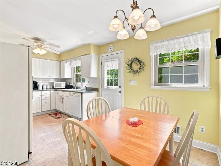 Property listing MLS 4047991 photo 14