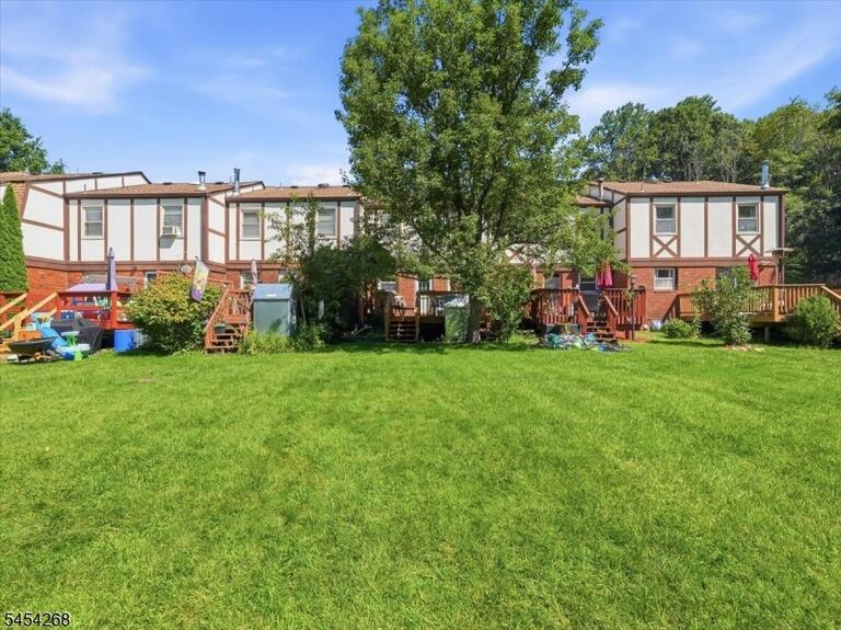 Property listing MLS 4047991 photo 3