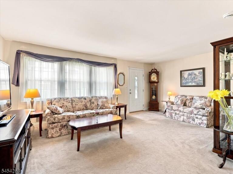 Property listing MLS 4047991 photo 5