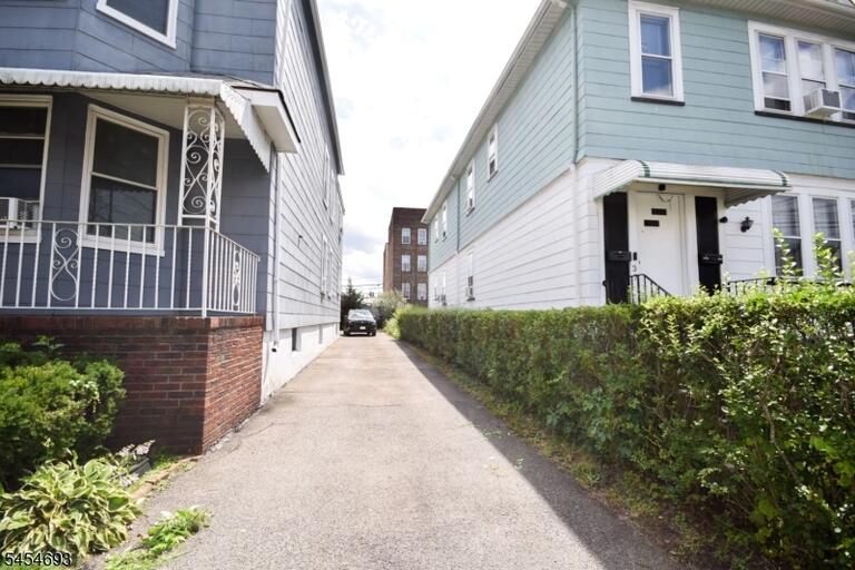 Property listing MLS 4047995 photo 3