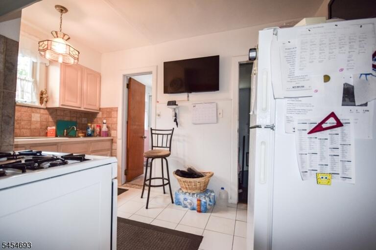 Property listing MLS 4047995 photo 9