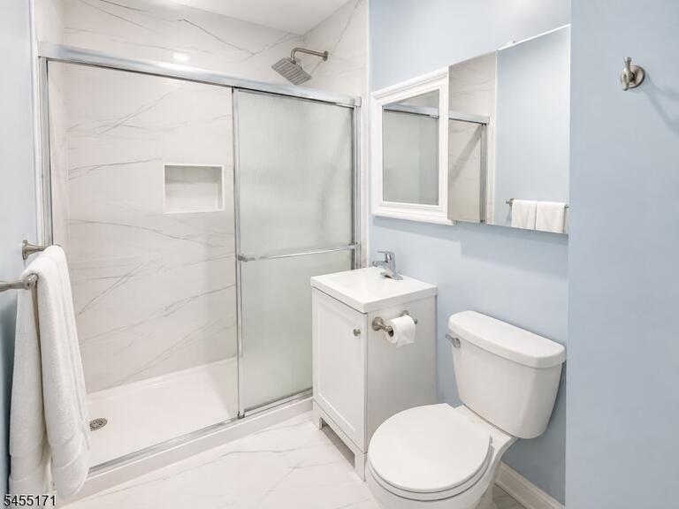 Property listing MLS 4048000 photo 4