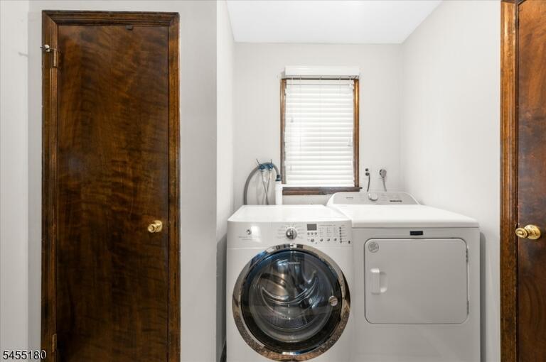 Property listing MLS 4048003 photo 11