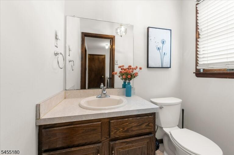 Property listing MLS 4048003 photo 12