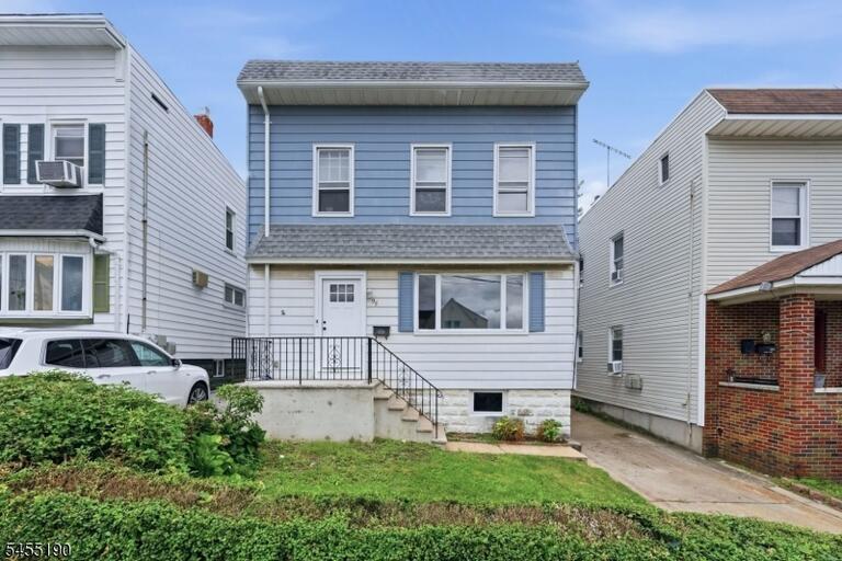 Property listing MLS 4048015 photo 1