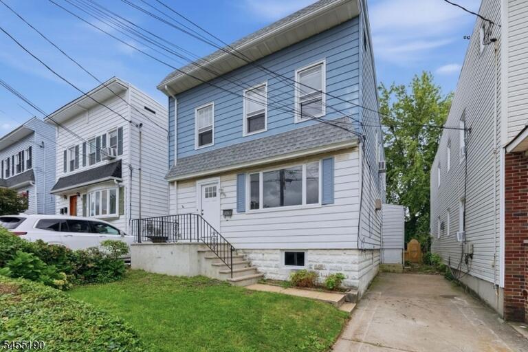 Property listing MLS 4048015 photo 2