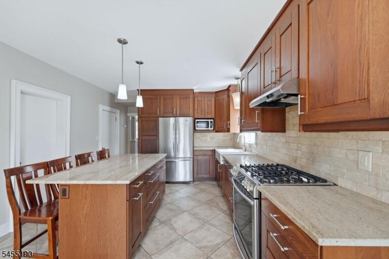 Property listing MLS 4048015 photo 9