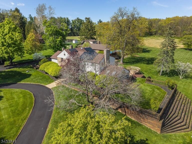 Property listing MLS 4048118 photo 3