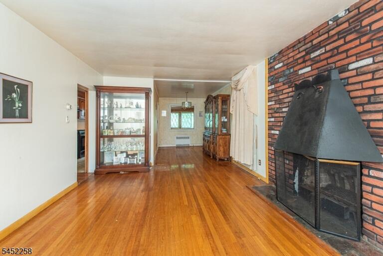 Property listing MLS 4048146 photo 3